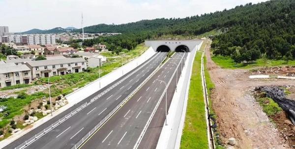 继云龙山隧道,韩山隧道之后,位于南区黄河路东段的拖龙山隧道是徐州